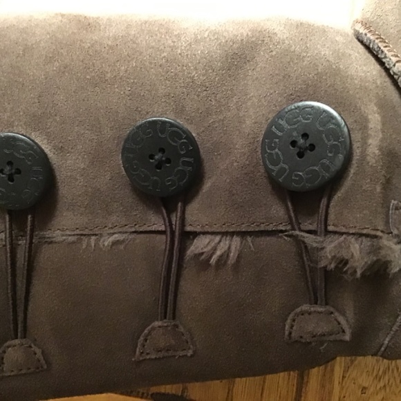 UGG Bailey Button Triplet Tall Chocolate Boots Sz 7 Women - Picture 5 of 5